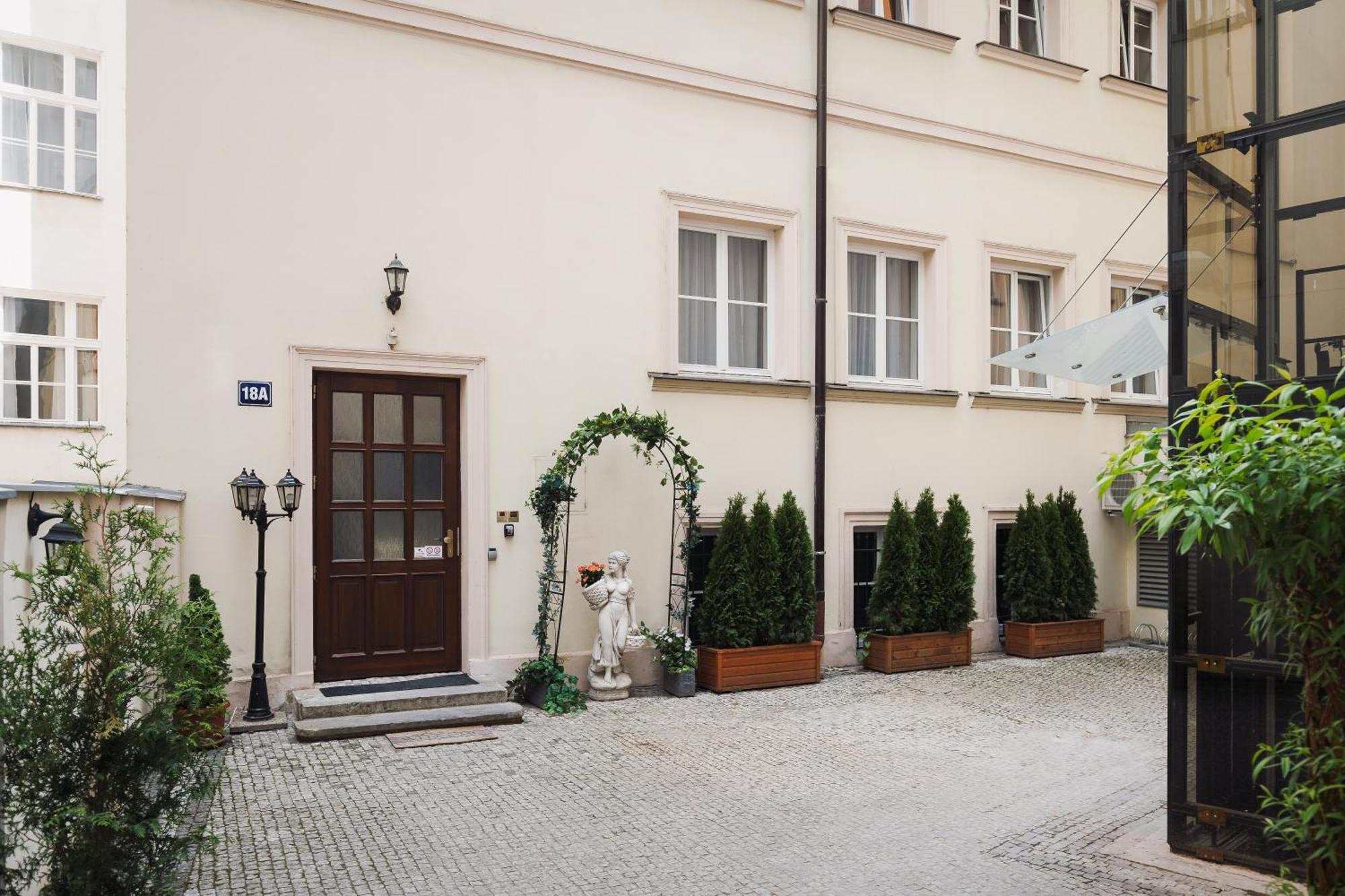 Guest house Old Town Liliova Garden